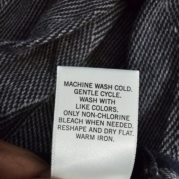 Banana Republic Factory - Lightweight Long-Sleeved Men's Sweater - Medium - Picture 5 of 6